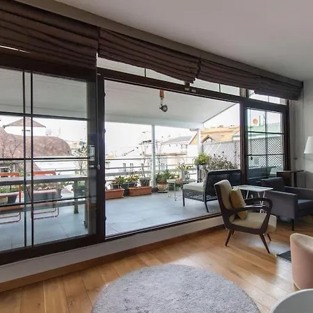 Large Cozy 3br Priv Terrace In Central Cihangir Istanboel